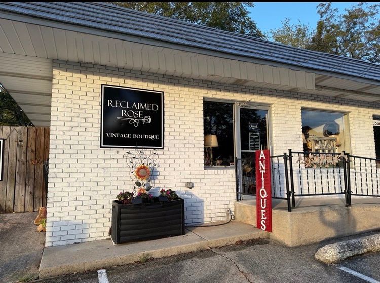 Exterior of Reclaimed Rose, an antique and vintage boutique in downtown Dahlonega, Georgia, featuring antiques, vintage finds, art and curated home décor.